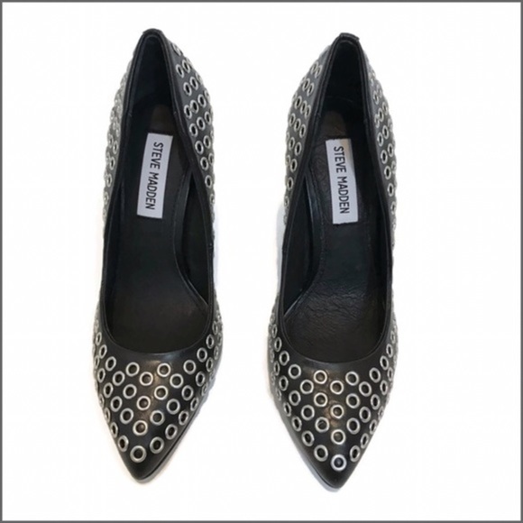Steve Madden Grommit Pump - Picture 2 of 4